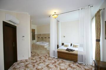 Фото номера Улучшенные апартаменты Отель Hotel Atena Wedding, Business &amp; Spa г. Цеханув 2